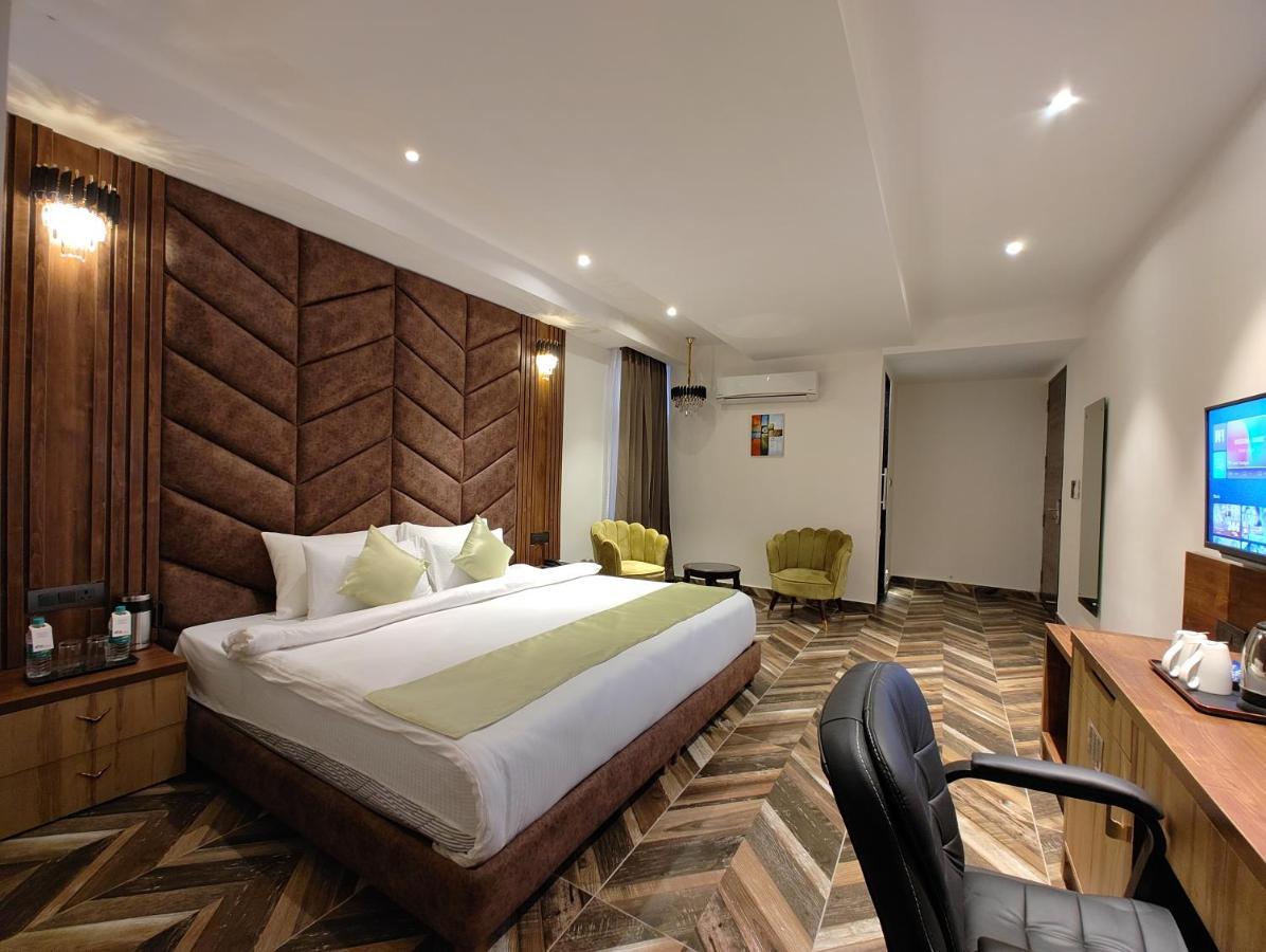 Grand Luxotica By Dls Hotels Dehradun Exterior foto