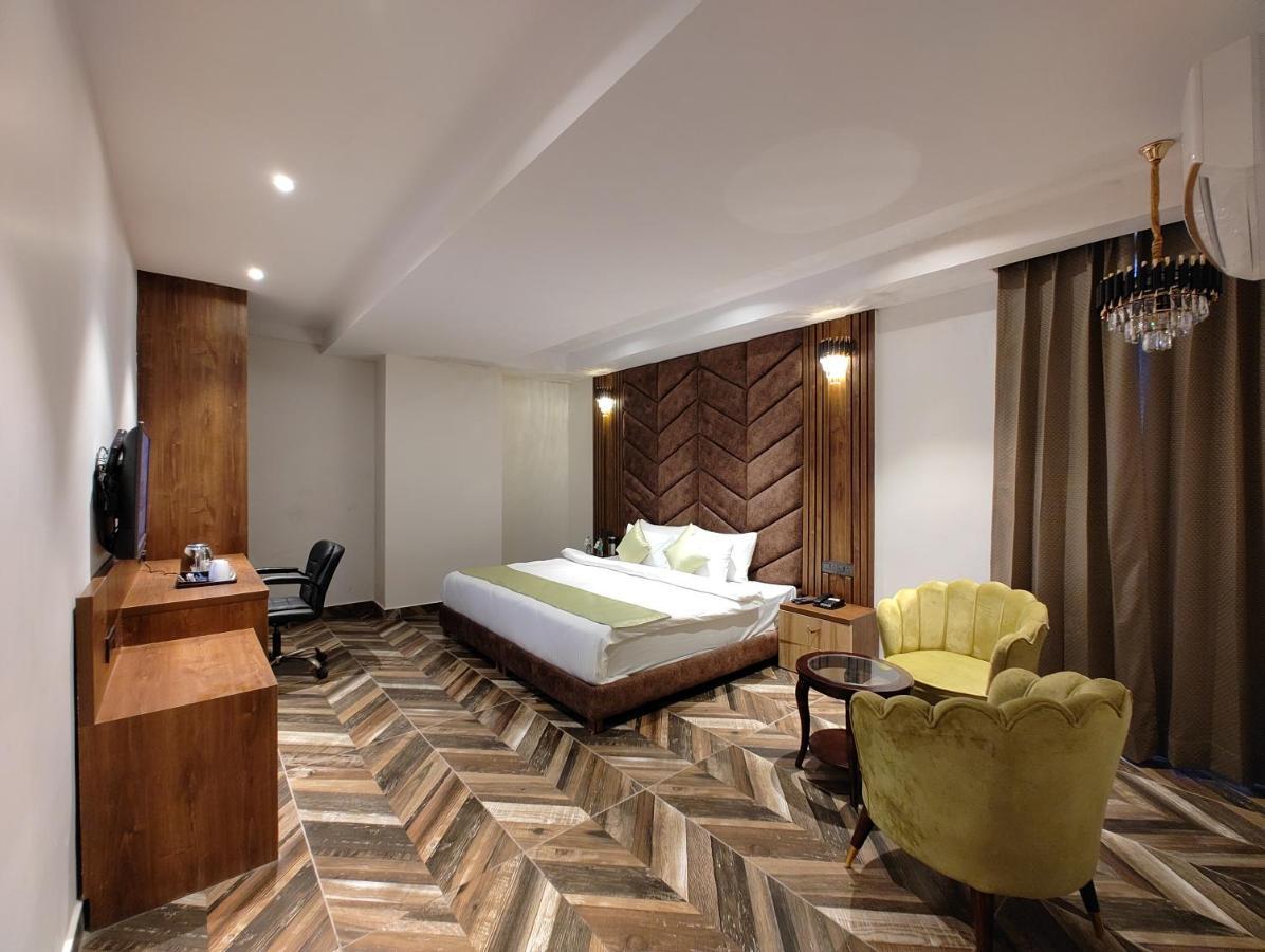 Grand Luxotica By Dls Hotels Dehradun Exterior foto