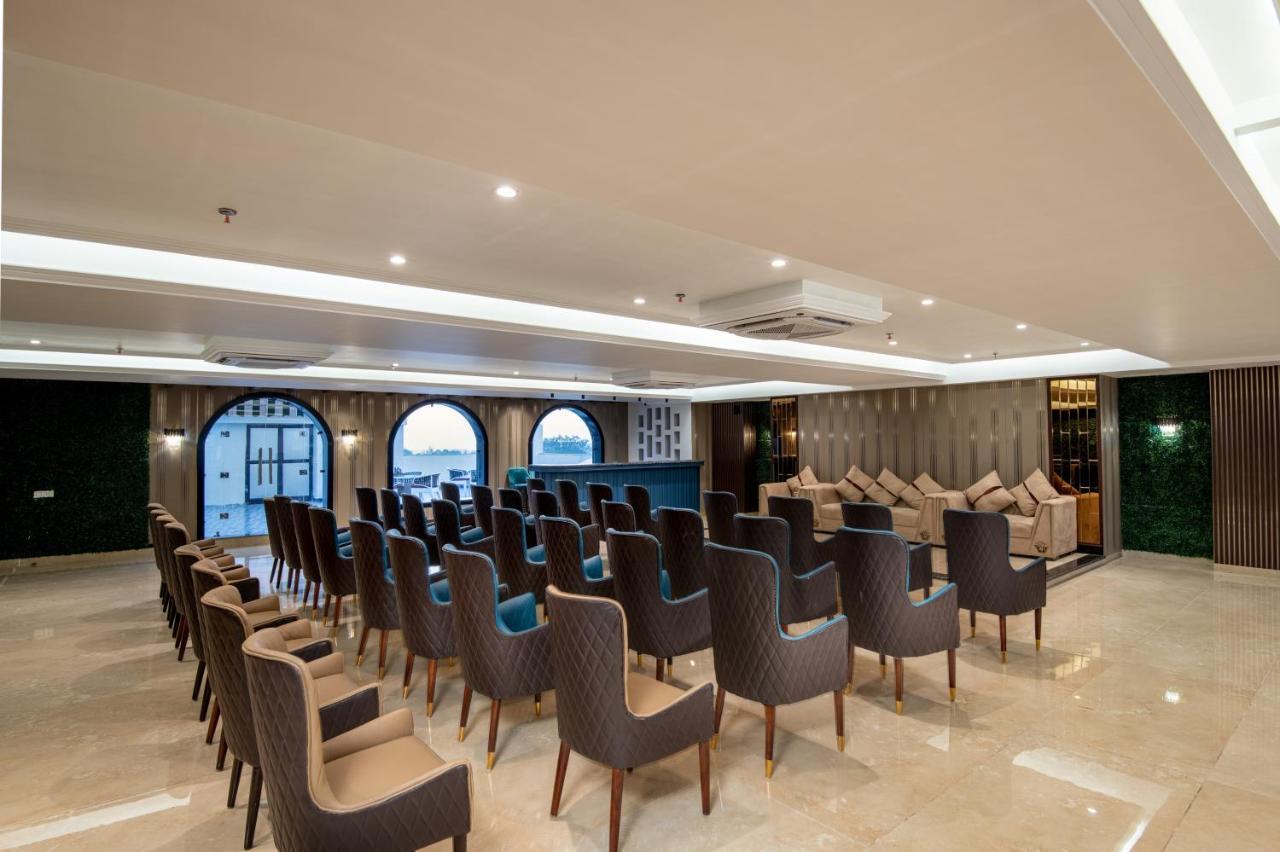 Grand Luxotica By Dls Hotels Dehradun Exterior foto